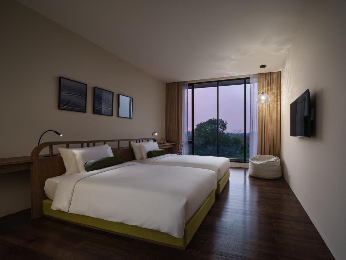 Neera Retreat Hotel Nakhon Pathom Extérieur photo