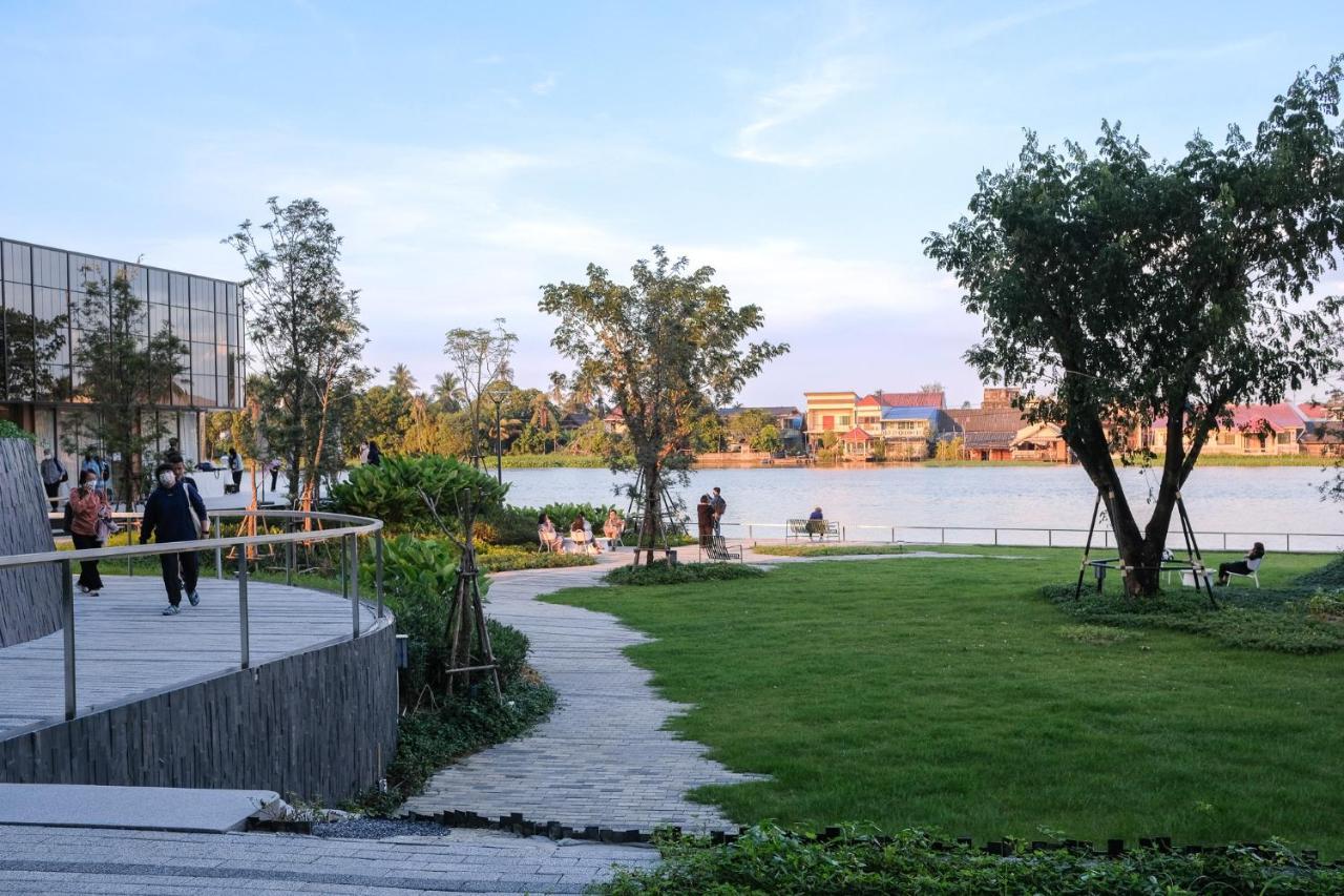 Neera Retreat Hotel Nakhon Pathom Extérieur photo